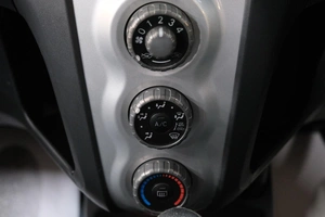 Хетчбэк Toyota Vitz 2005 года, 549000 рублей, Омск