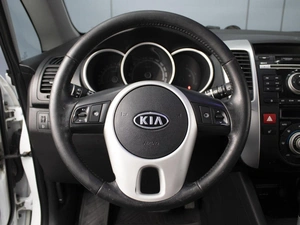 Минивэн Kia Venga 2011 года, 790000 рублей, Омск