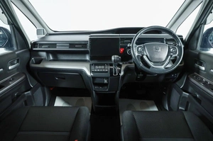 Минивэн Honda Stepwgn Spada 2017 года, 1999000 рублей, Новосибирск