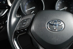 Внедорожник Toyota C-HR 2018 года, 2029000 рублей, Тюмень