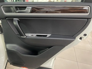 Внедорожник Volkswagen Touareg 2011 года, 1997000 рублей, Солонцы