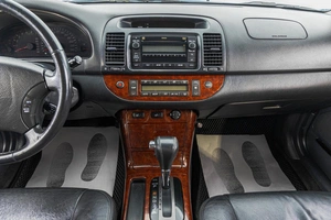 Седан Toyota Camry 2005 года, 1049000 рублей, Барнаул