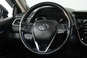 Седан Toyota Camry 2018 года, 2839000 рублей, Омск