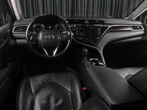 Седан Toyota Camry 2018 года, 3021000 рублей, Тюмень