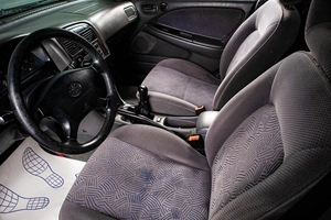 Седан Toyota Avensis 2000 года, 459000 рублей, Сургут