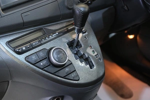 Минивэн Toyota Isis 2010 года, 1229000 рублей, Омск