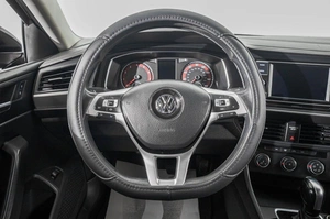 Седан Volkswagen Jetta 2018 года, 1349000 рублей, Барнаул