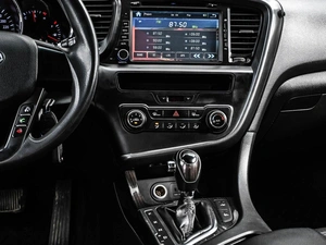Седан Kia K5 2011 года, 1099000 рублей, Кирилловка
