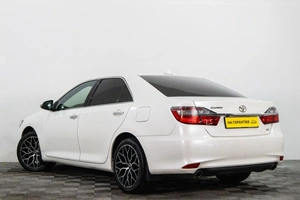 Седан Toyota Camry 2017 года, 2439000 рублей, Сургут