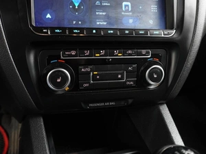 Седан Volkswagen Jetta 2011 года, 829000 рублей, Воронеж