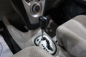Седан Toyota Yaris 2007 года, 559000 рублей, Новокузнецк