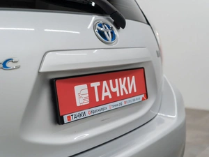 Хетчбэк Toyota Prius C 2016 года, 1275000 рублей, Красноярск