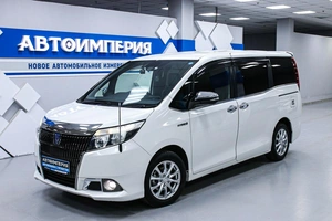 Минивэн Toyota Esquire 2016 года, 2033000 рублей, Солонцы