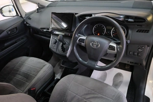 Минивэн Toyota Wish 2017 года, 1819000 рублей, Омск