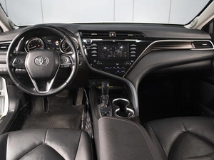 Седан Toyota Camry 2018 года, 2870000 рублей, Омск