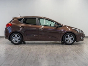 Хетчбэк Kia Ceed 2012 года, 939000 рублей, Саратов