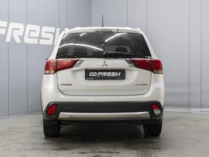 Внедорожник Mitsubishi Outlander 2015 года, 1800000 рублей, Омск