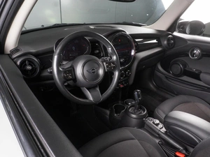 Хетчбэк MINI Cooper 2022 года, 2698000 рублей, Красный Пахарь