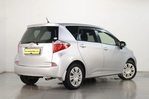 Хетчбэк Toyota Ractis 2013 года, 889000 рублей, Челябинск