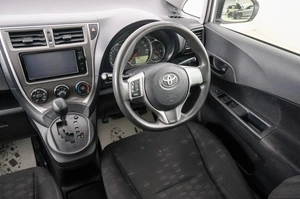 Хетчбэк Toyota Ractis 2011 года, 729000 рублей, Красноярск