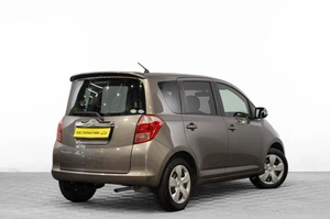 Хетчбэк Toyota Ractis 2006 года, 709000 рублей, Барнаул