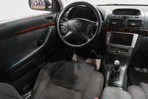 Седан Toyota Avensis 2005 года, 749000 рублей, Новокузнецк