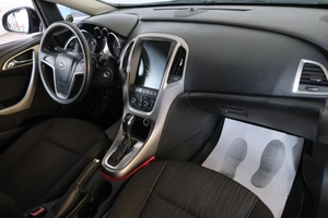 Универсал Opel Astra 2011 года, 769000 рублей, Омск