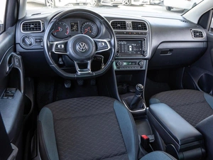 Седан Volkswagen Polo 2019 года, 1300000 рублей, Волгоград