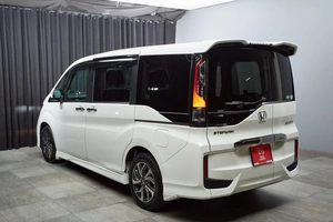 Минивэн Honda Stepwgn 2017 года, 1799000 рублей, Красноярск
