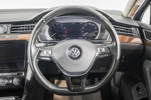 Седан Volkswagen Passat 2017 года, 2049000 рублей, Барнаул