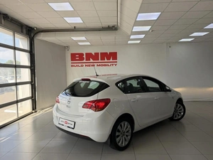 Хэтчбек Opel Astra 2011 года, 690000 рублей, Смоленск