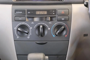 Седан Toyota Corolla 2002 года, 719000 рублей, Омск