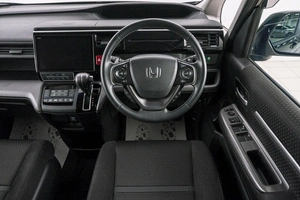 Минивэн Honda Stepwgn Spada 2019 года, 2499000 рублей, Красноярск