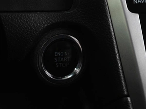 Седан Toyota Camry 2017 года, 2599000 рублей, Тюмень