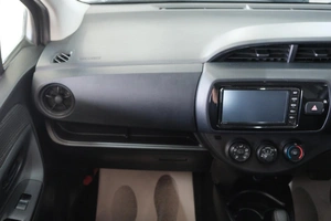 Хетчбэк Toyota Vitz 2019 года, 999000 рублей, Омск