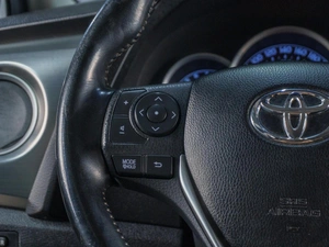 Хетчбэк Toyota Auris 2013 года, 1249000 рублей, Сургут