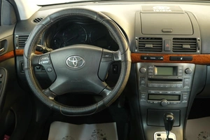 Седан Toyota Avensis 2008 года, 1019000 рублей, Омск