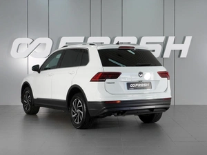 Внедорожник Volkswagen Tiguan 2018 года, 2260000 рублей, Красный Пахарь