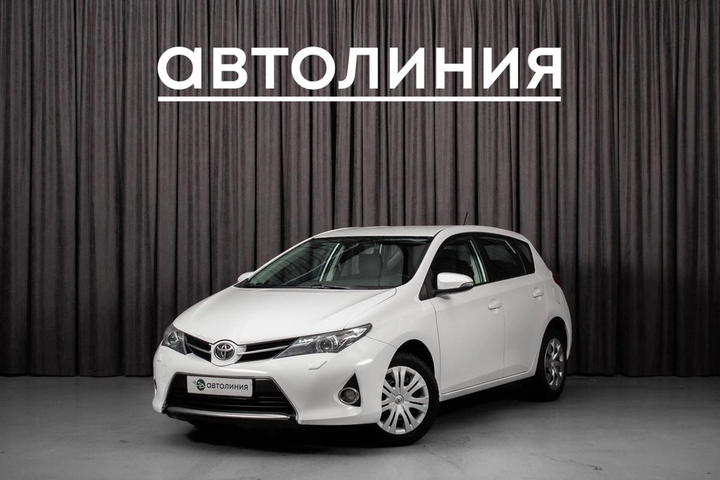 Хетчбэк Toyota Auris 2013 года, 1149000 рублей, Красноярск