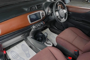 Хетчбэк Toyota Vitz 2012 года, 1069000 рублей, Тюмень