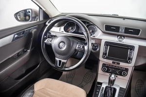 Седан Volkswagen Passat 2011 года, 959000 рублей, Пермь