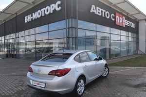 Седан Opel Astra 2013 года, 900000 рублей, Мирное