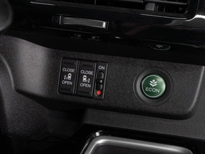 Минивэн Honda Stepwgn 2017 года, 2299000 рублей, Тюмень