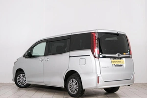 Минивэн Toyota Esquire 2016 года, 2439000 рублей, Красноярск