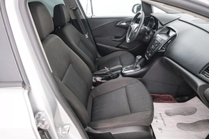 Хетчбэк Opel Astra 2012 года, 899000 рублей, Красноярск