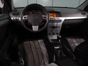 Седан Opel Astra 2011 года, 699000 рублей, Воронеж