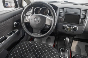 Хетчбэк Nissan Tiida 2012 года, 939000 рублей, Барнаул