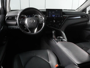 Седан Toyota Camry 2021 года, 2999000 рублей, Красный Пахарь