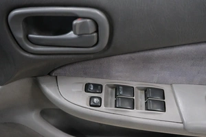 Седан Nissan Sunny 2001 года, 369000 рублей, Омск