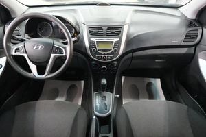 Седан Hyundai Solaris 2013 года, 839000 рублей, Омск